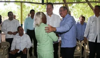 Presidente de Panamá acompaña a Danilo Medina a Visita Sorpresa en Tamayo