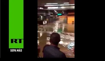 Graves inundaciones afectan estaciones de metro en Caracas (VIDEO)