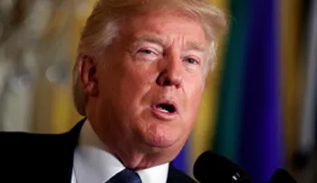 Trump pide muro, agentes y expulsar a menores en plan para reforma migratoria
