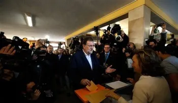 España sale a votar en comicios que podría ser fin al sistema bipartidista