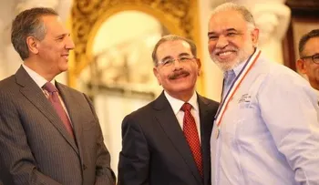 Presidente Medina entrega Premio a la Calidad del Sector Público