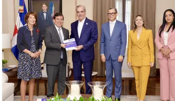 Abinader recibe propuesta de la CEPAL sobre protección social