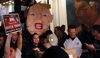 Pese a críticas, Trump se adueña del escenario en Saturday Night Live