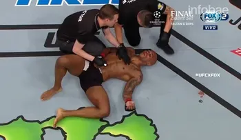 El espectacular nocaut en UFC que dejó "bailando" al perdedor