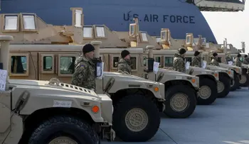 Plena disposición combativa: EE.UU. acumula armamento en cuevas cerca frontera con Rusia (VIDEO)