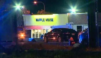 Un cliente evitó mayor derrame de sangre en tiroteo en Waffle House