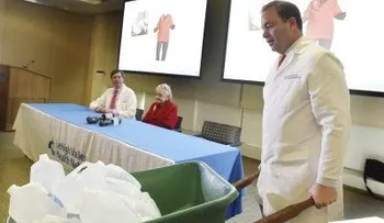 Médicos extraen un tumor de 140 libras a una mujer de 71 años