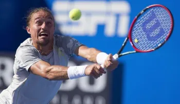 Alexandr Dolgopolov elimina&nbsp;a David Ferrer en la segunda ronda del Abierto Mexicano