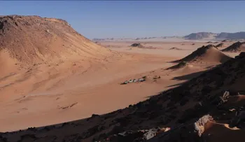 ¿Nuevo enigma global? Huellas de manos aparecidas en una antigua cueva en Egipto no son humanas