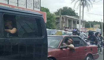 Automovilistas se quejan de nuevos carriles en Isabel Aguiar que empeoran el tránsito