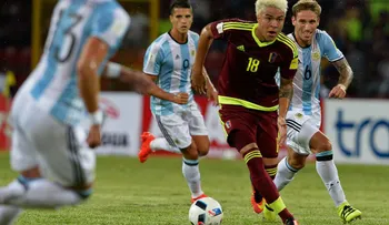 Eliminatorias suramericanas: Argentina salva el empate ante Venezuela y Uruguay golea a Paraguay