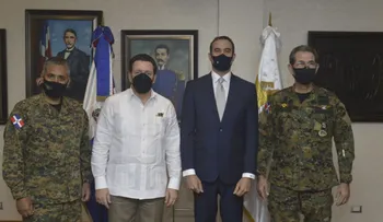 Gobierno formaliza entrega becas de estudios universitarios a miembros de FF.AA.