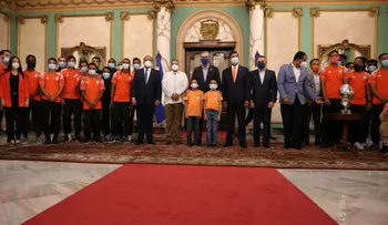 Presidente Abinader recibe al equipo de fútbol de Cibao FC