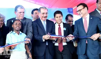 Presidente Medina entrega 75 aulas en Santo Domingo, San Pedro y Hato Mayor 
