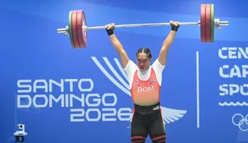 Yudelina Mejía gana oro en levantamiento de pesas en los Juegos de Santo Domingo 2026