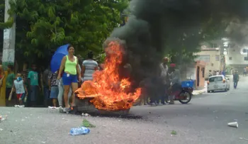 Protestan por apagones en Sabana Perdida