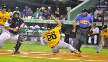 Las Águilas vencen a los Toros y siguen con vida 