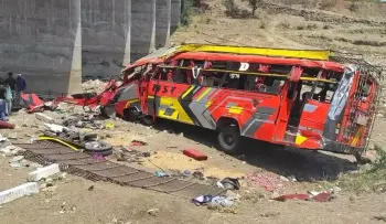 Autobús cae desde un puente dejando 22 muertos y 31 heridos en la India