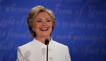 La "siniestra sonrisa" que puede costarle la presidencia a Hillary Clinton