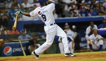 Liberan sin cargos al pelotero dominicano Yamaico Navarro tras su detención en Japón