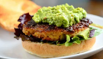 Hamburguesa vegana de garbanzos y quinoa
