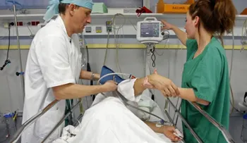 Acusan médico francés de envenenar a 24 pacientes en el quirófano