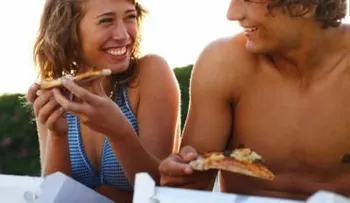 Las mujeres son más románticas si tienen el estómago lleno