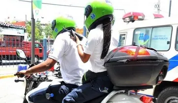 911 asiste niña atropellada por su madre en accidente