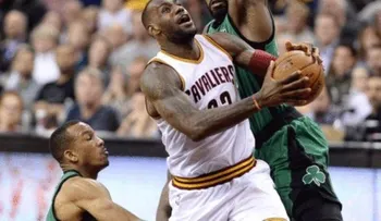 LeBron Jame le pasa a Tim Duncan en la lista anotadores de todos los tiempos en la NBA
