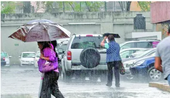 Temperaturas calurosas y vaguada para la tarde