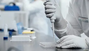 Las vacunas por sí solas no eliminarán el coronavirus, dice la OMS