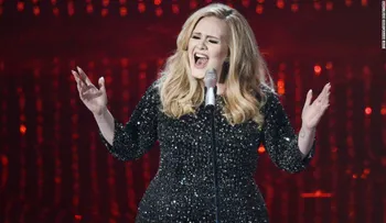 Sale a la venta el album 25 de Adele y los fanáticos enloquecen