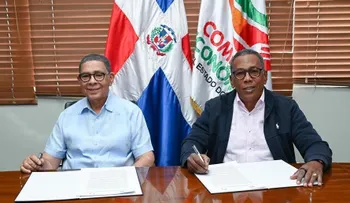 Directores de Comedores Económicos y Hogar Crea firman acuerdo