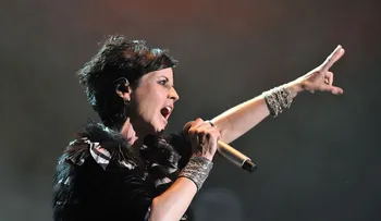 La cantante de Cranberries murió ahogada mientras estaba borracha, revela investigación