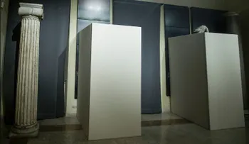 Cubren las esculturas desnudas de Italia por visita del presidente de Irán