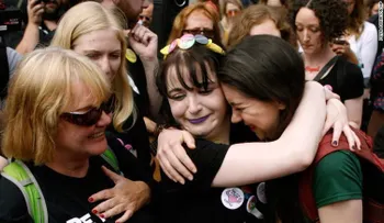Irlanda vota a favor de derogar la prohibición del aborto