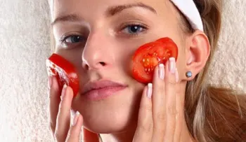 Elimina las manchas del acné con mascarillas de tomate
