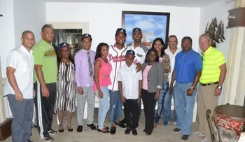 Prospecto dominicano comparado con Adrew Jones recibe US$1.4 MM