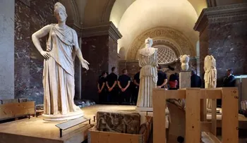 Reabren los museos Louvre y Orsay tras inundaciones en París