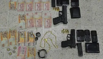 Detienen tres hombres con 103 paquetes de droga dentro de una jeepeta