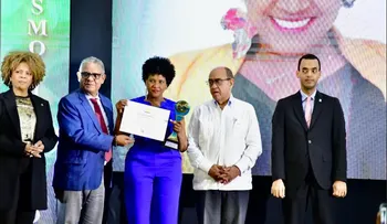 Karina Jiménez recibe premio de periodismo turístico