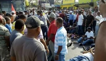 Hieren uno durante protesta por carretera en Imbert