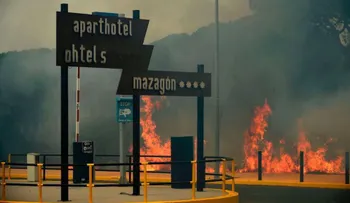 Severo incendio forestal en España obliga al desalojo de más de 700 personas