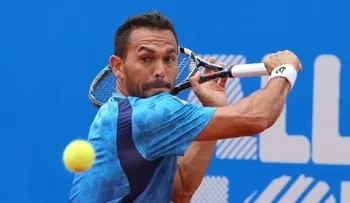 Víctor Estrella debuta este martes en el Roland Garros ante Carreño Busta