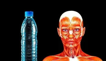 Tomé solo agua por 20 días y perdí medio kilo cada día 