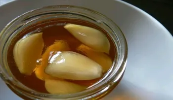 Milagroso remedio con aceite de ajo para el dolor de la espalda y las articulaciones 