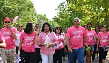 Presidenta del Senado encabeza caminata contra cáncer de seno