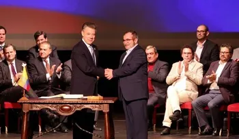 Gobierno de Colombia y FARC firman un nuevo acuerdo de paz