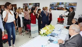 Juramentan a 41 extranjeros como dominicanos