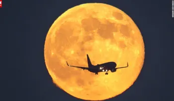 ¿La mejor forma de ver la superluna? A bordo de un vuelo de una aerolínea china